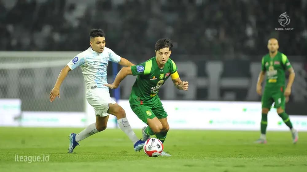 Jelang Kontra Borneo FC, Uston Nawawi Menjaga Persebaya Tetap Utuh di Masa Transisi