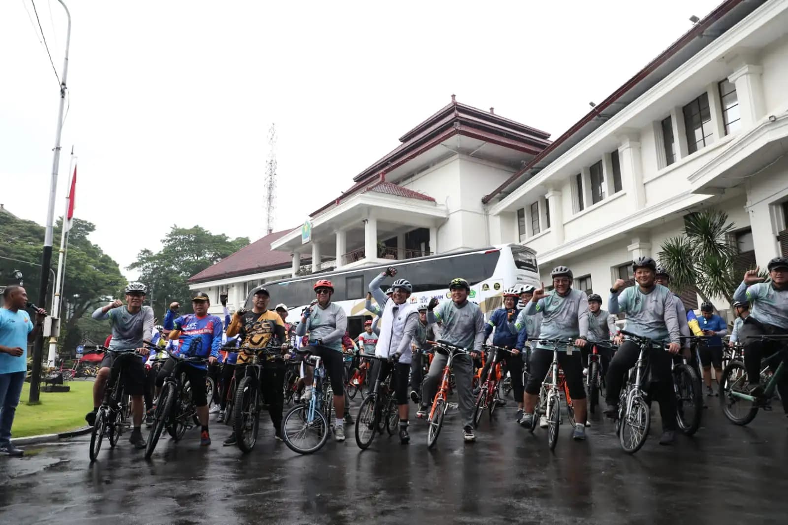 Gowes Peduli Sumatra, Momen Bersepeda Sambil Berbagi